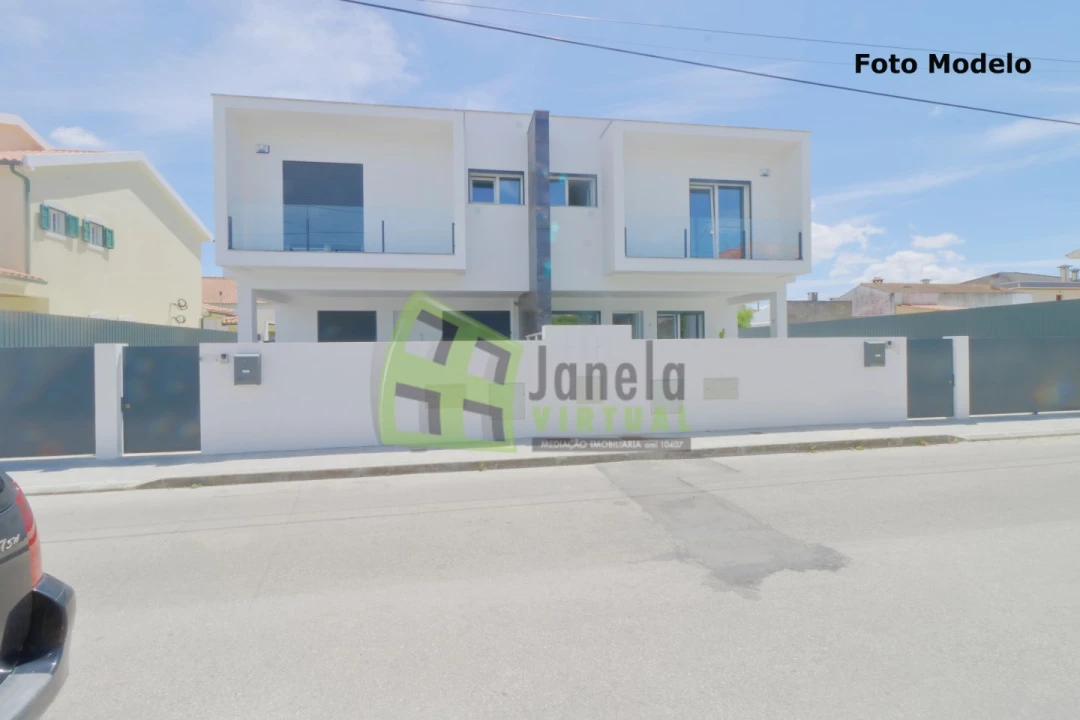 Moradia T4 para Venda em Fernao Ferro Foto 3