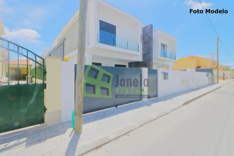 Moradia T4 para Venda em Fernao Ferro Foto 5
