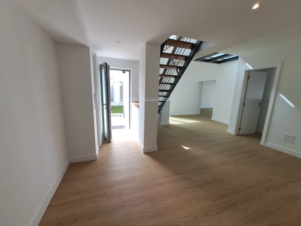 Moradia T5 para Venda em Charneca de Caparica e Sobreda Foto 3