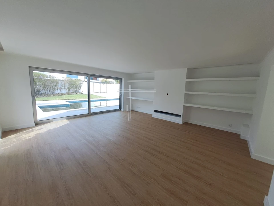 Moradia T5 para Venda em Charneca de Caparica e Sobreda Foto 8