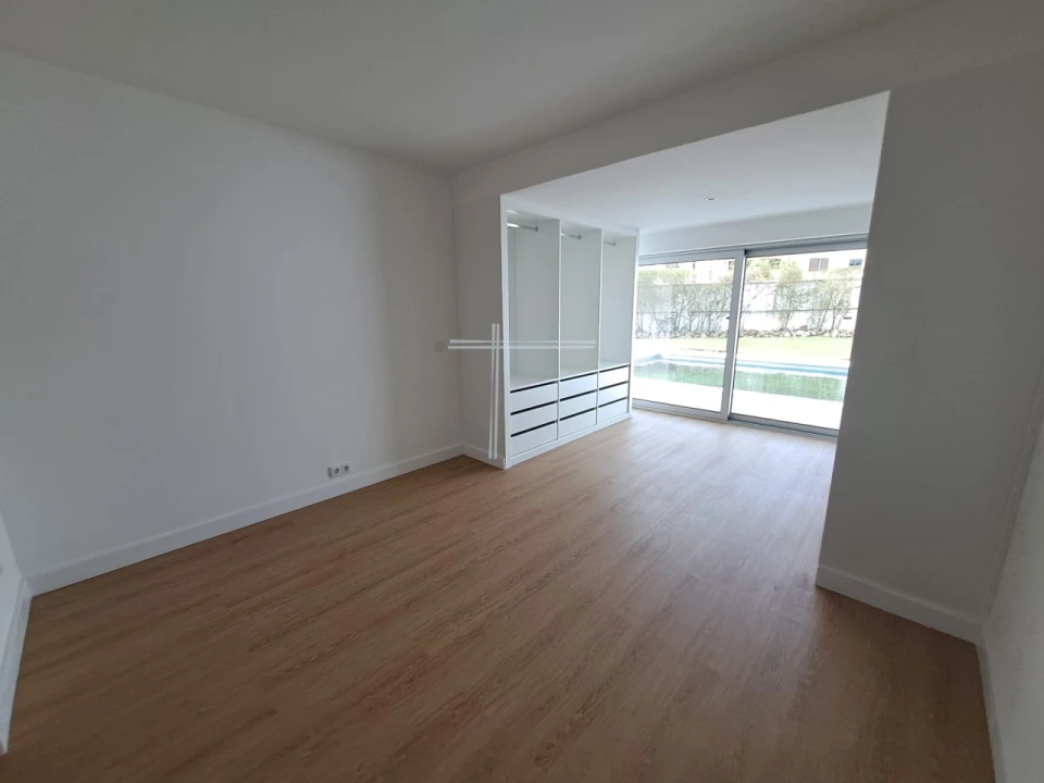 Moradia T5 para Venda em Charneca de Caparica e Sobreda Foto 16