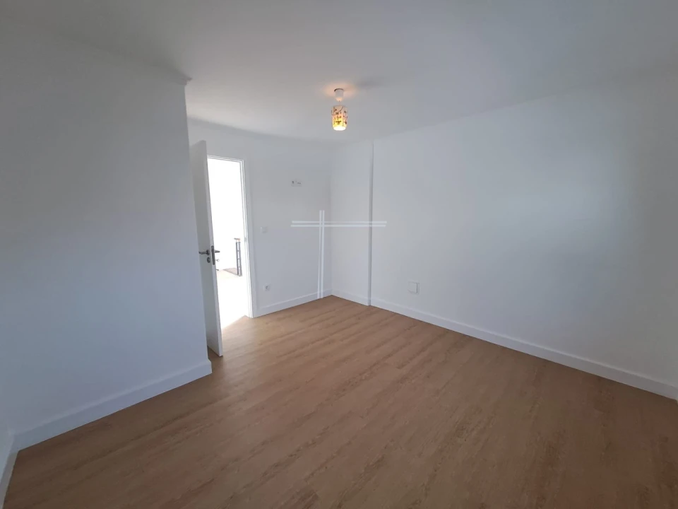 Moradia T5 para Venda em Charneca de Caparica e Sobreda Foto 30