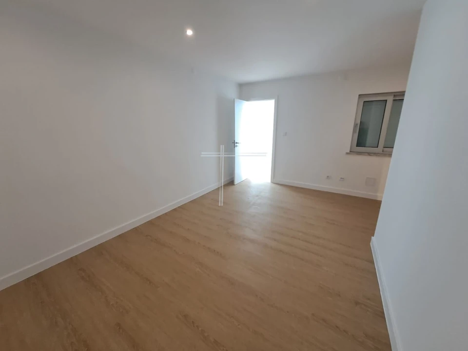 Moradia T5 para Venda em Charneca de Caparica e Sobreda Foto 32