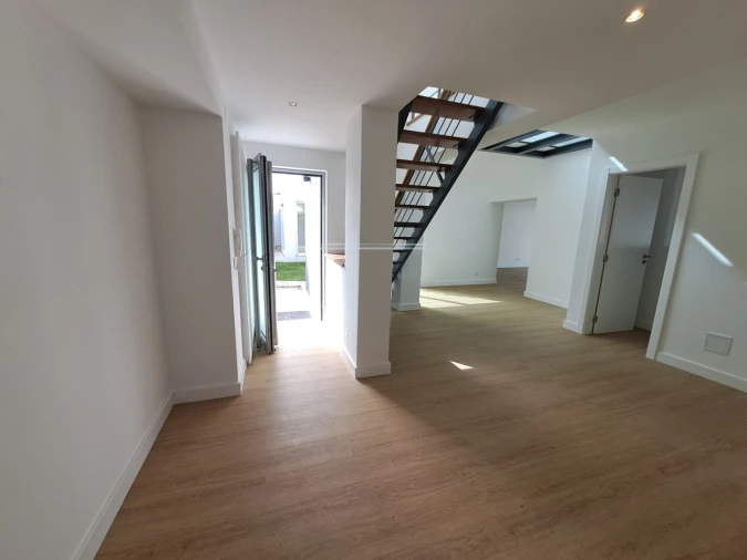 Moradia T5 para Venda em Charneca de Caparica e Sobreda Foto 3