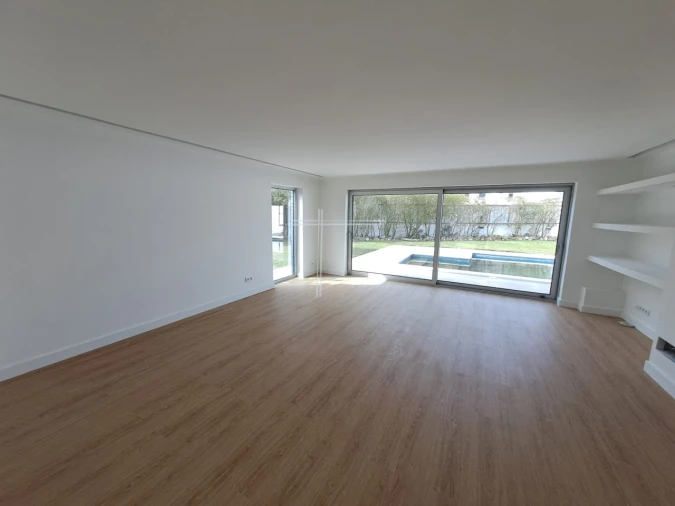 Moradia T5 para Venda em Charneca de Caparica e Sobreda Foto 9