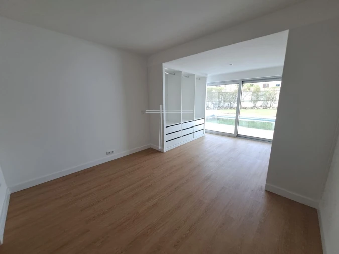 Moradia T5 para Venda em Charneca de Caparica e Sobreda Foto 16