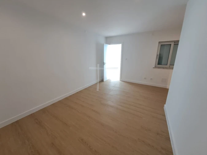 Moradia T5 para Venda em Charneca de Caparica e Sobreda Foto 32