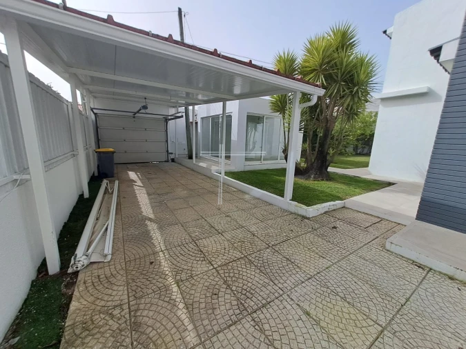 Moradia T5 para Venda em Charneca de Caparica e Sobreda Foto 40