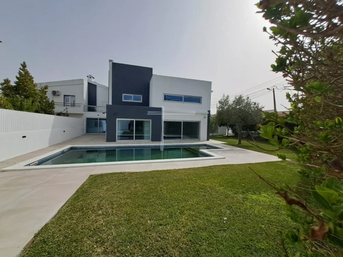 Moradia T5 para Venda em Charneca de Caparica e Sobreda Foto 42