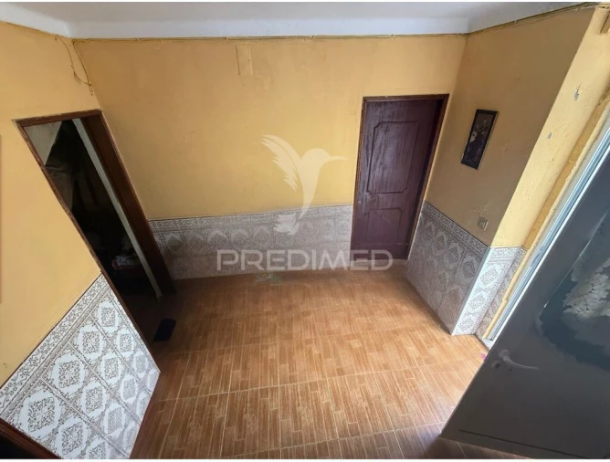 Moradia T2 para Venda em Campolide Foto 6