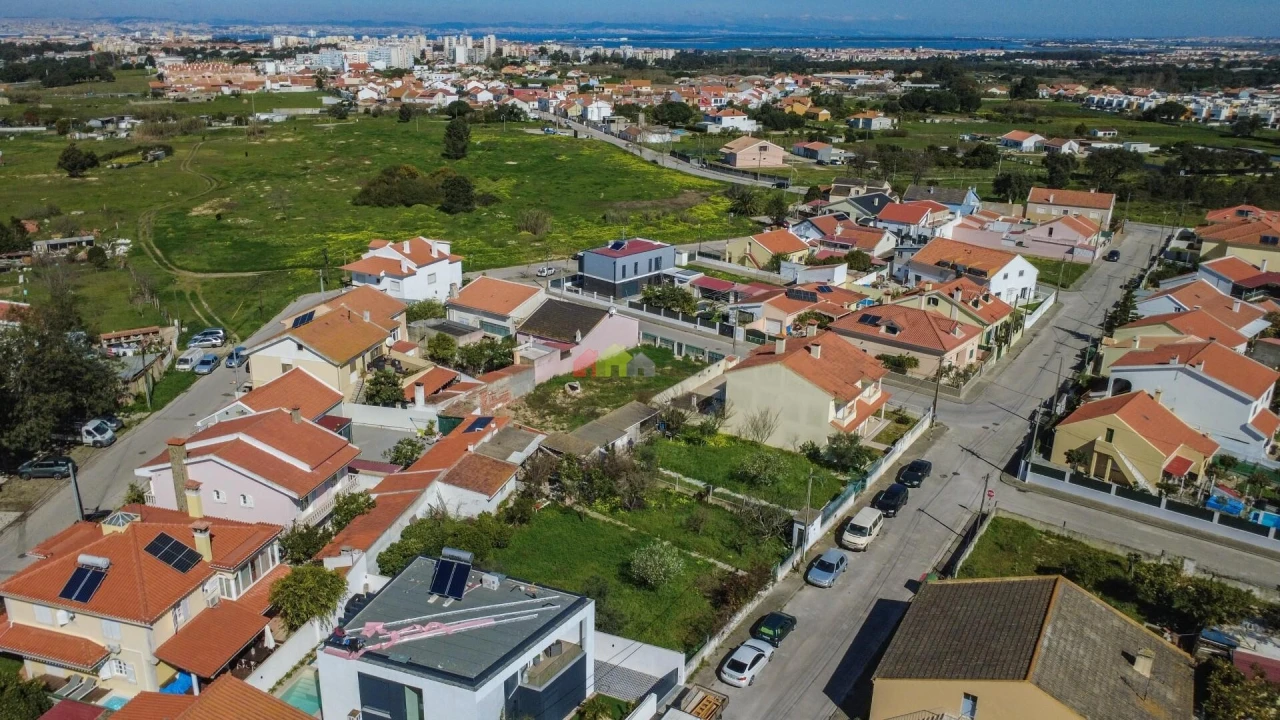 Terreno para Venda em Santo Antonio da Charneca Foto 17