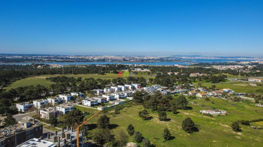 Terreno para Venda em Santo Antonio da Charneca Foto 18
