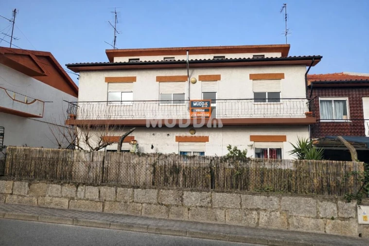 Moradia T3 para Venda em Santa Maria Maior Foto 1