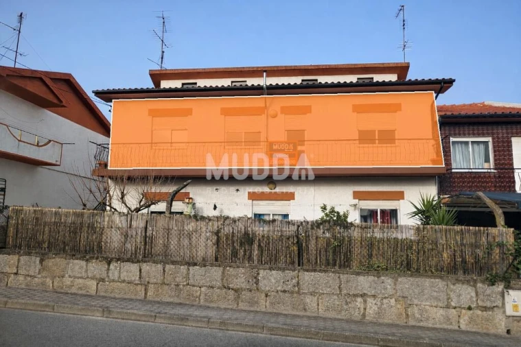 Moradia T3 para Venda em Santa Maria Maior Foto 2