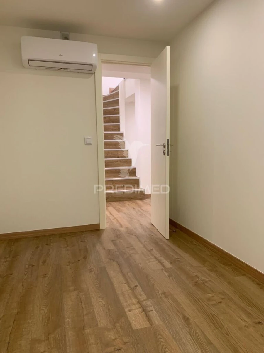 Apartamento T2 para Venda em Cedofeita, Santo Ildefonso, Sé, Miragaia, São Nicolau e Vitória Foto 9