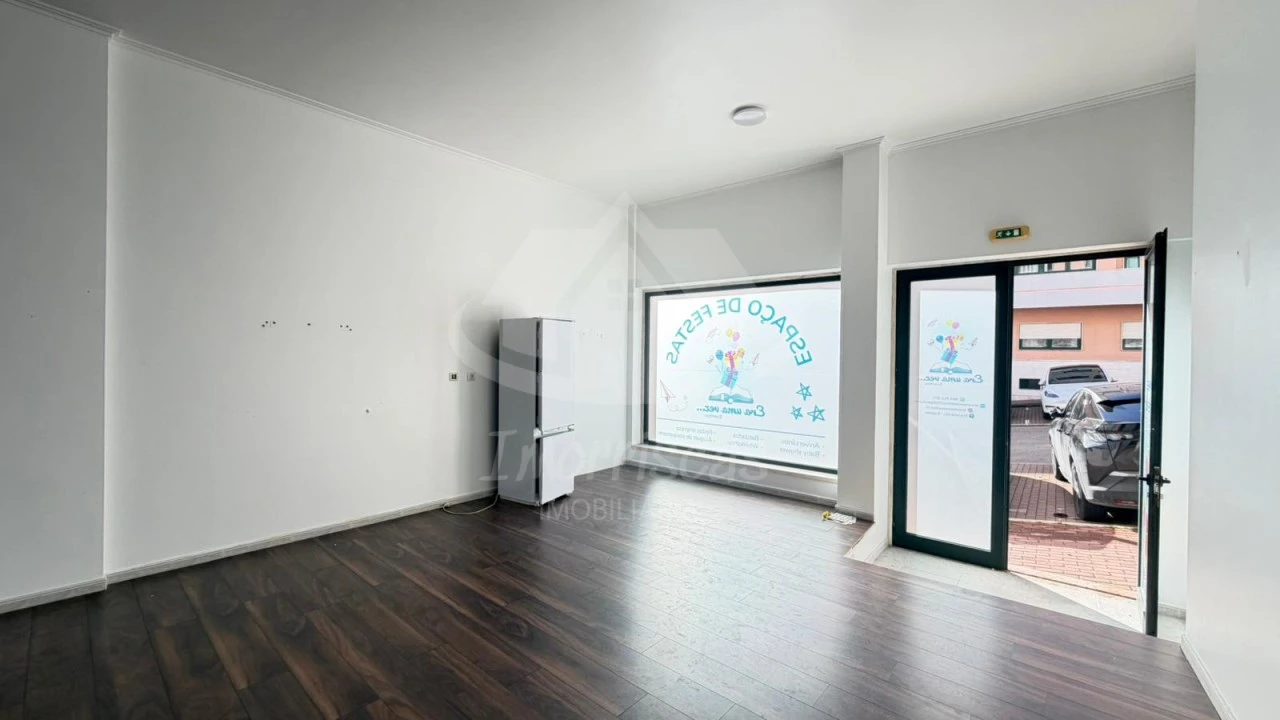 Loja para Arrendamento em Póvoa de Santa Iria e Forte da Casa Foto 2