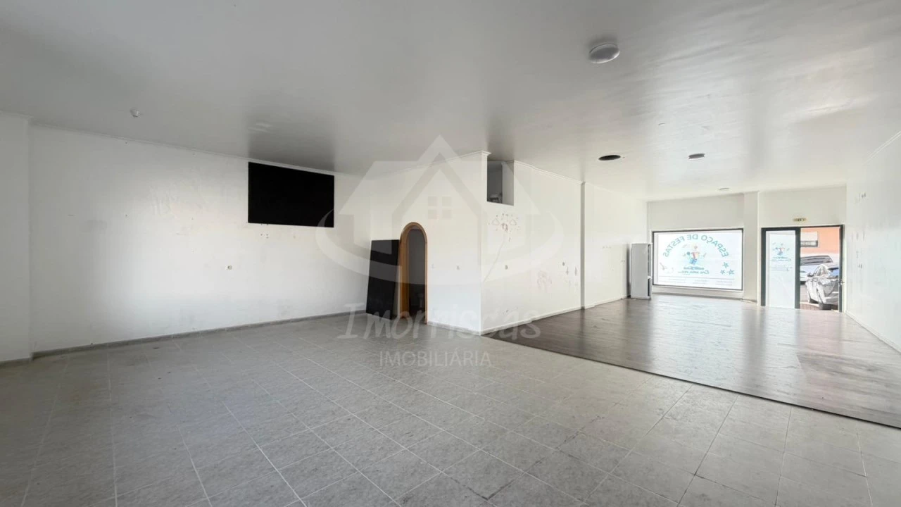 Loja para Arrendamento em Póvoa de Santa Iria e Forte da Casa Foto 7