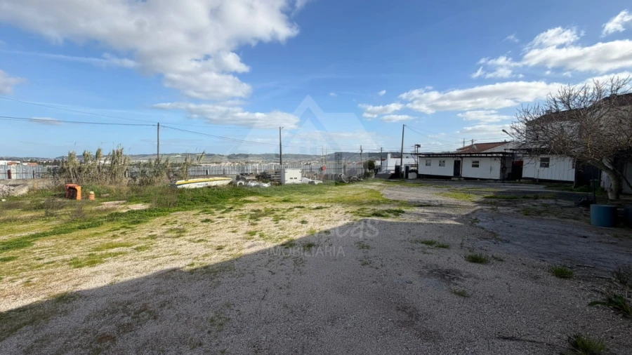 Terreno Agricola ou Rústico para Arrendamento em Santo Antão e São Julião do Tojal Foto 1