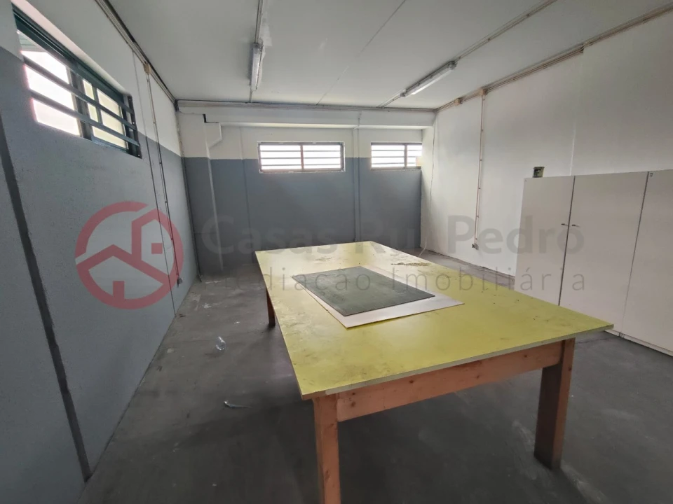 Armazém para Venda em Quinta do Anjo Foto 6