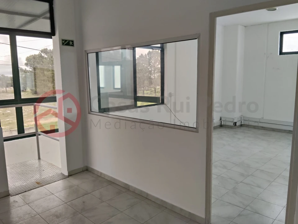 Armazém para Venda em Quinta do Anjo Foto 9