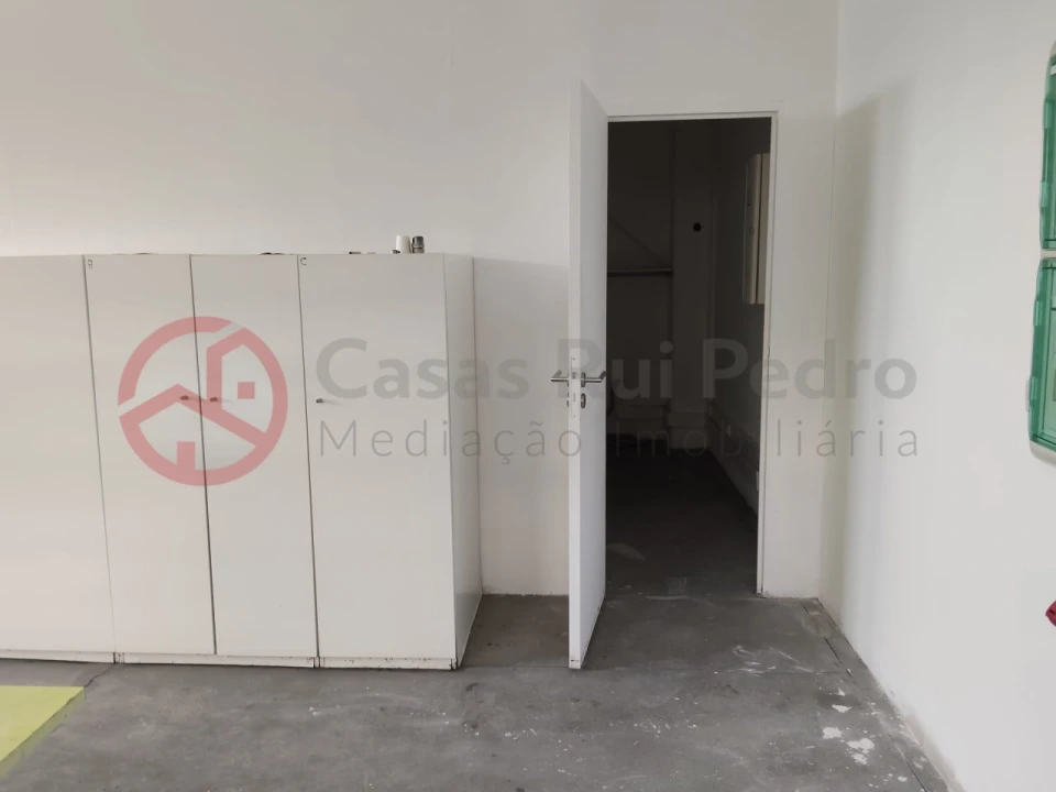 Armazém para Venda em Quinta do Anjo Foto 11