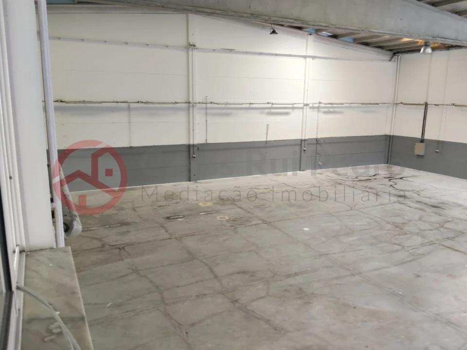 Armazém para Venda em Quinta do Anjo Foto 16