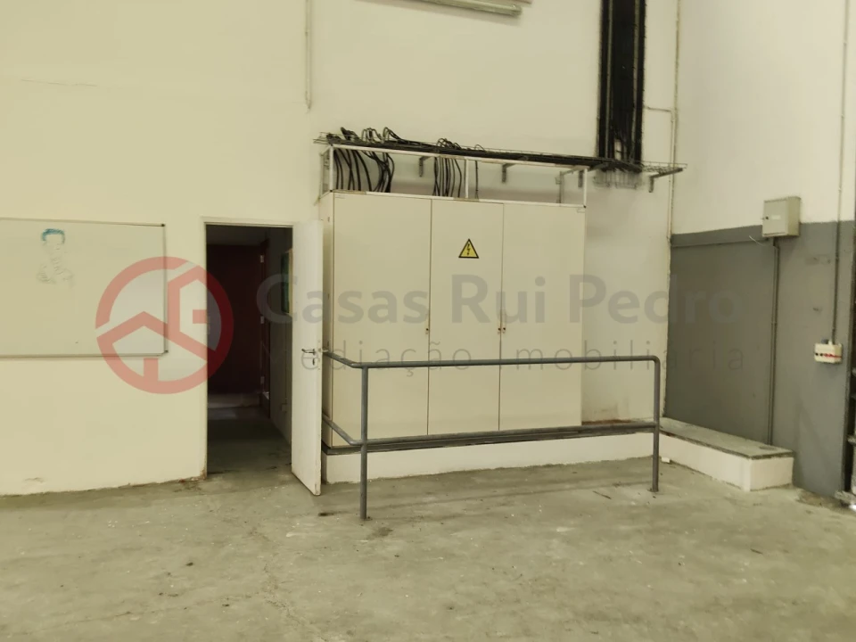 Armazém para Venda em Quinta do Anjo Foto 21