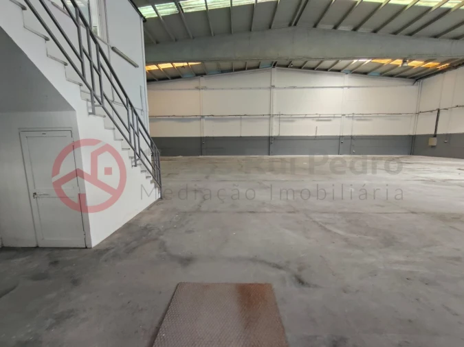 Armazém para Venda em Quinta do Anjo Foto 1