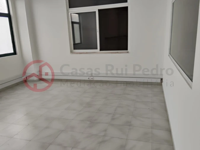 Armazém para Venda em Quinta do Anjo Foto 8