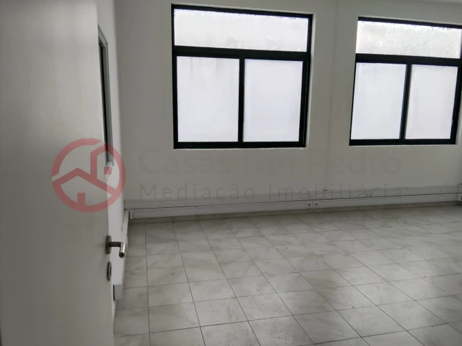 Armazém para Venda em Quinta do Anjo Foto 10