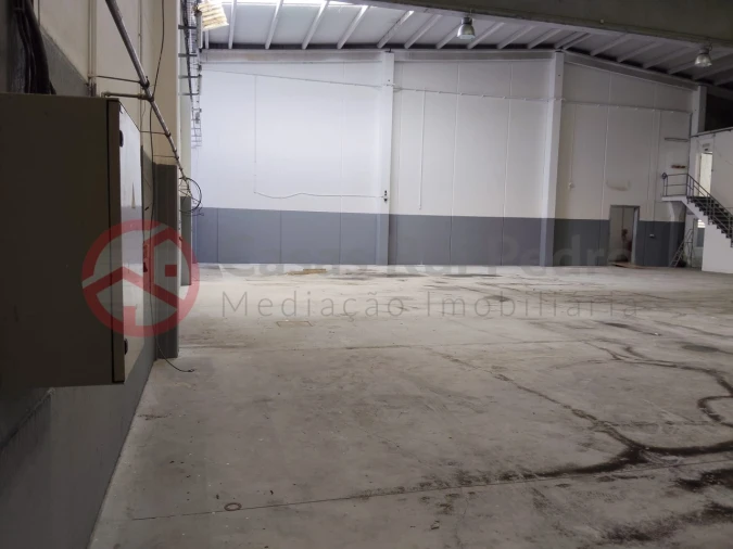 Armazém para Venda em Quinta do Anjo Foto 17