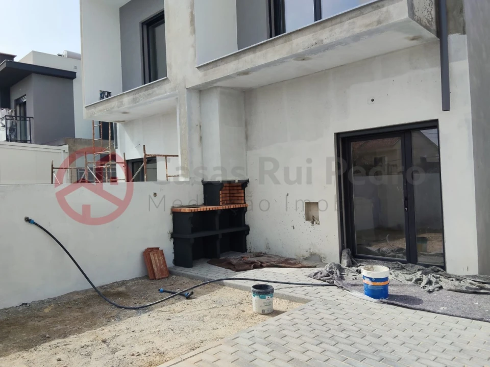 Moradia T4 para Venda em Fernao Ferro Foto 5