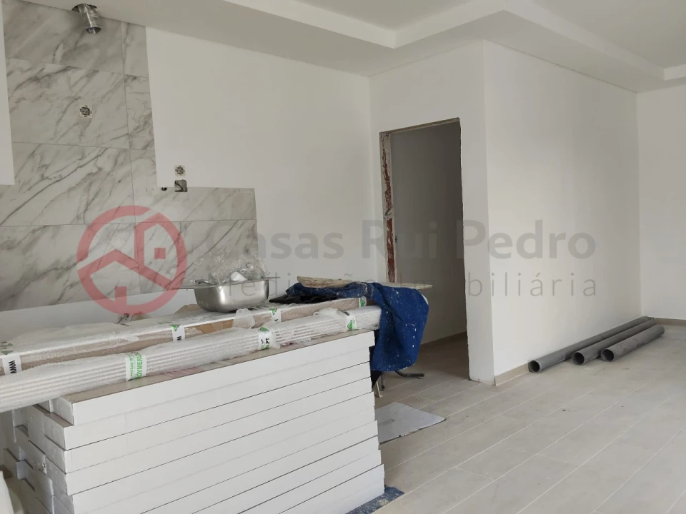 Moradia T4 para Venda em Fernao Ferro Foto 4