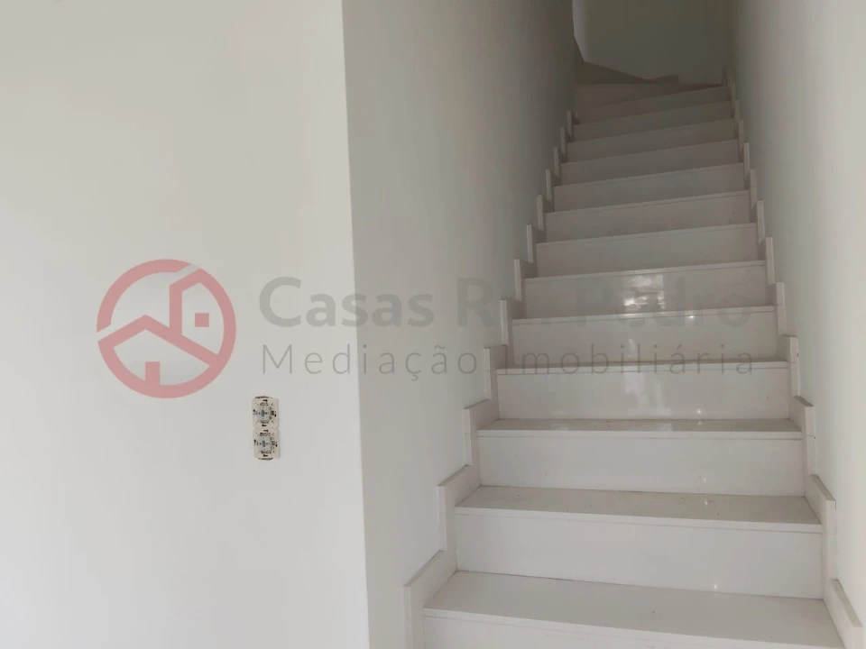 Moradia T4 para Venda em Fernao Ferro Foto 23