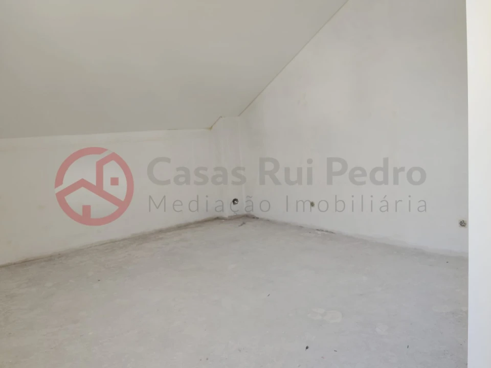 Moradia T4 para Venda em Fernao Ferro Foto 31
