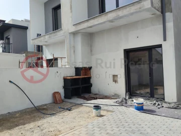 Moradia T4 para Venda em Fernao Ferro