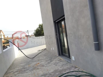 Moradia T4 para Venda em Fernao Ferro