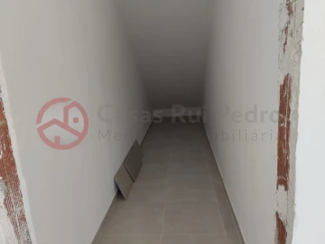 Moradia T4 para Venda em Fernao Ferro