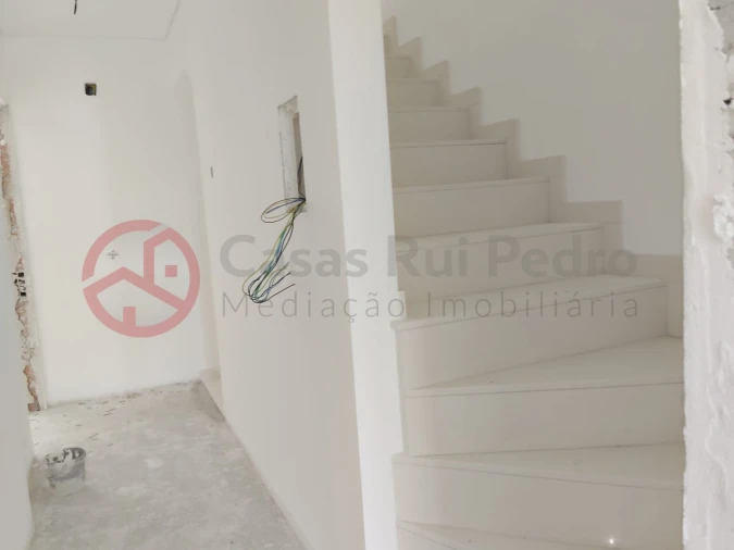 Moradia T4 para Venda em Fernao Ferro Foto 24