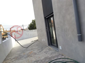 Moradia T4 para Venda em Fernao Ferro
