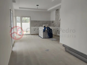 Moradia T4 para Venda em Fernao Ferro