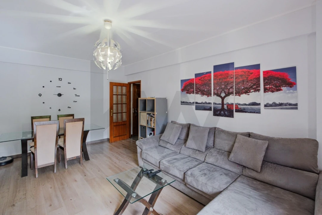 Apartamento T2 para Venda em Agualva e Mira-Sintra Foto 1
