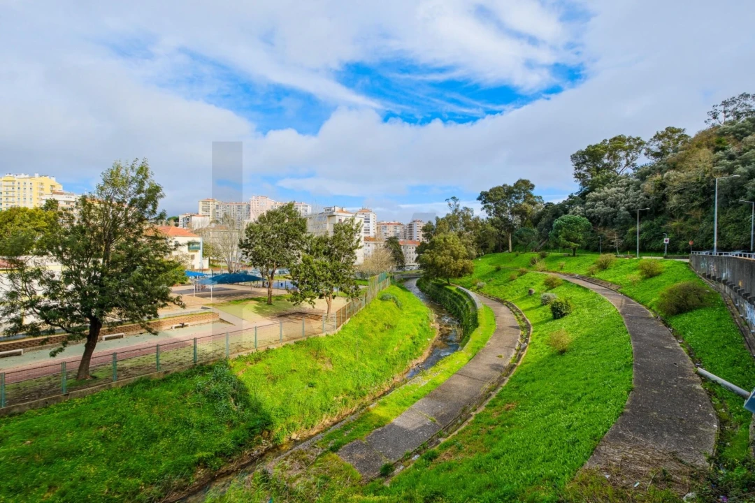 Apartamento T2 para Venda em Agualva e Mira-Sintra Foto 24