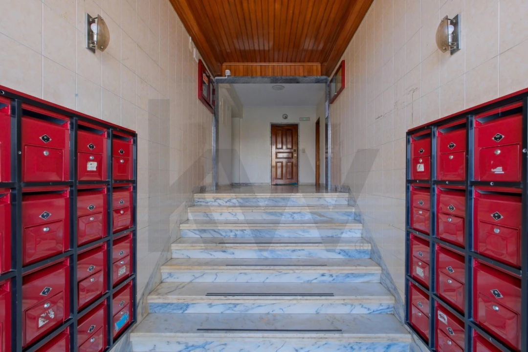 Apartamento T2 para Venda em Agualva e Mira-Sintra Foto 19