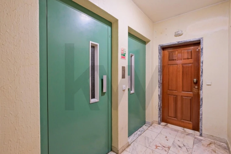 Apartamento T2 para Venda em Agualva e Mira-Sintra Foto 18