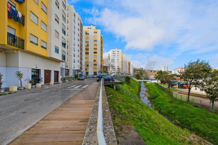 Apartamento T2 para Venda em Agualva e Mira-Sintra Foto 23