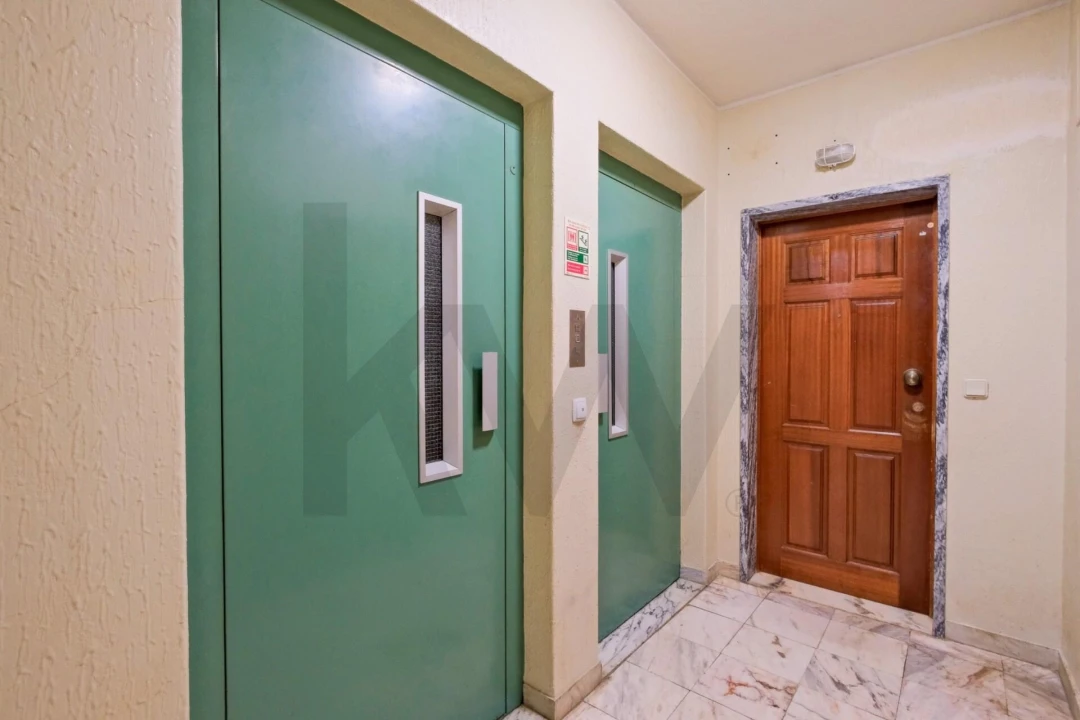 Apartamento T2 para Venda em Agualva e Mira-Sintra Foto 18