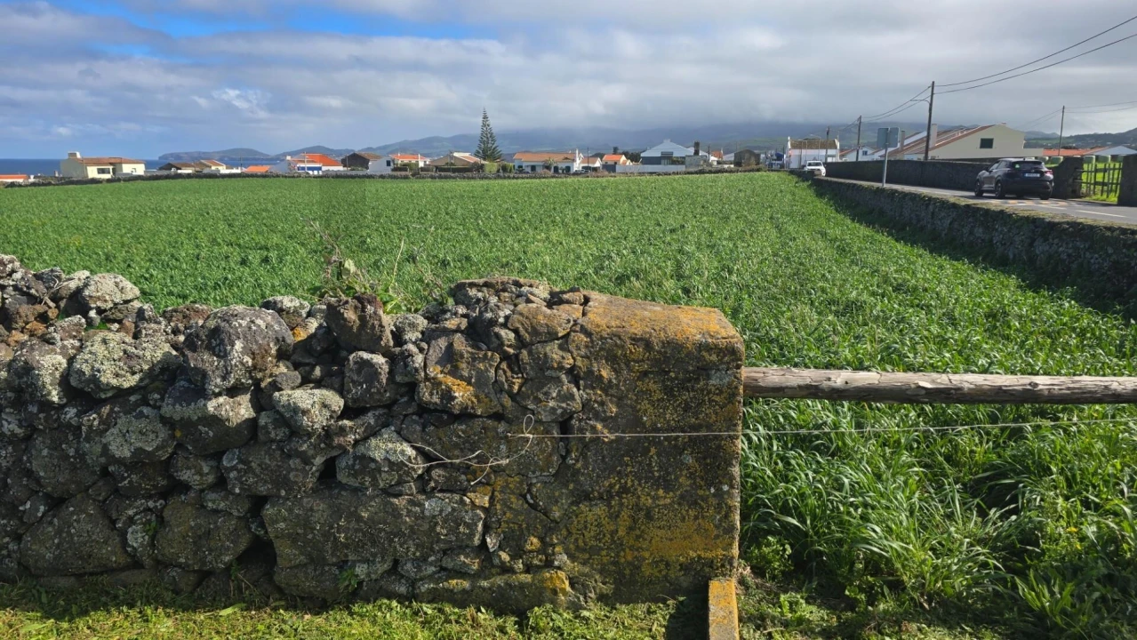 Terreno para Venda em Calhetas Foto 3