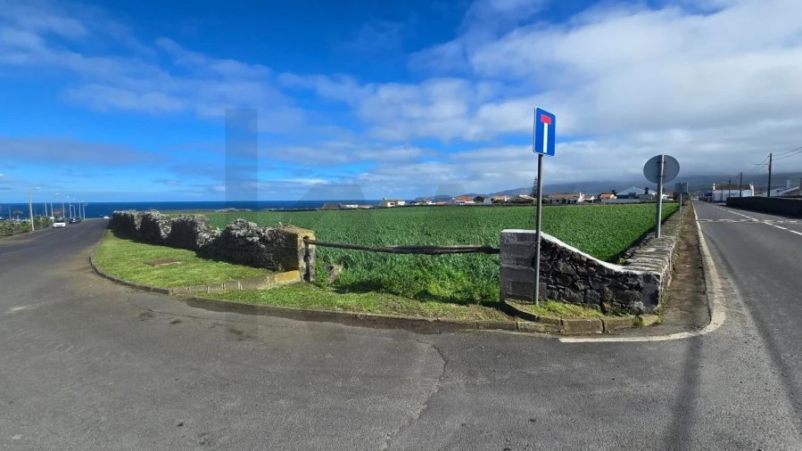 Terreno para Venda em Calhetas