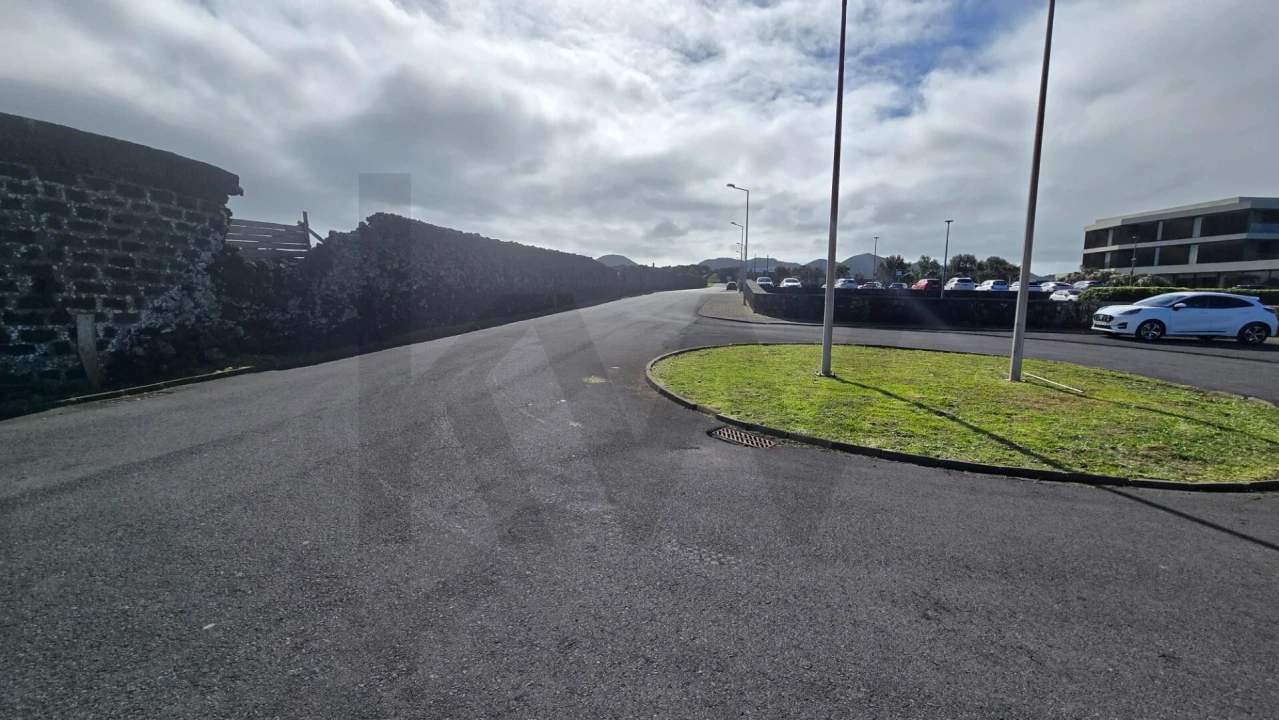 Terreno para Venda em Calhetas Foto 6